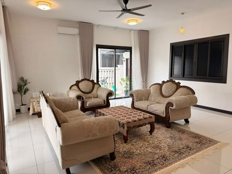 Semi-Detached House for Sale in Shah Alam (Selangor) - Zul Hasif - Living Room - PropertyGuru.com.my