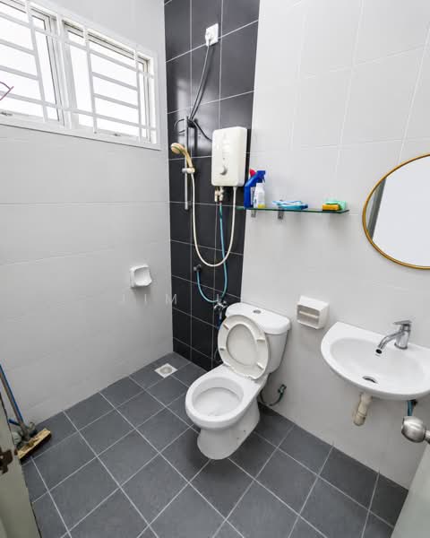 1-storey Terraced House for Sale in Bandar Putera 2 (Klang) - Jim Ling - Bathroom - PropertyGuru.com.my