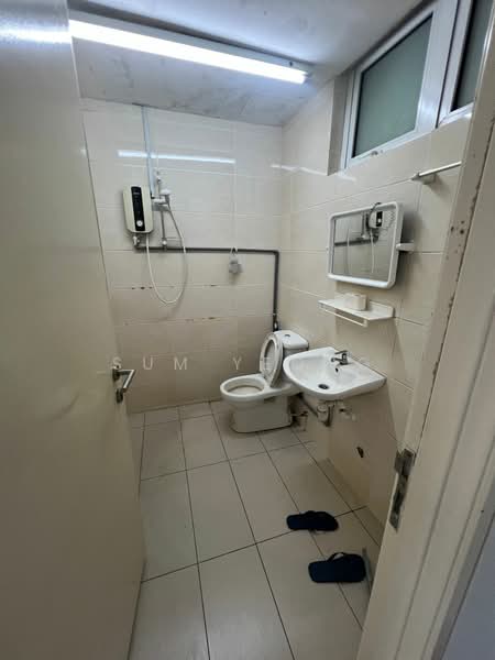 Servis Apartment untuk Disewa di De Centrum Residences - Sum Yeong - Bathroom - PropertyGuru.com.my