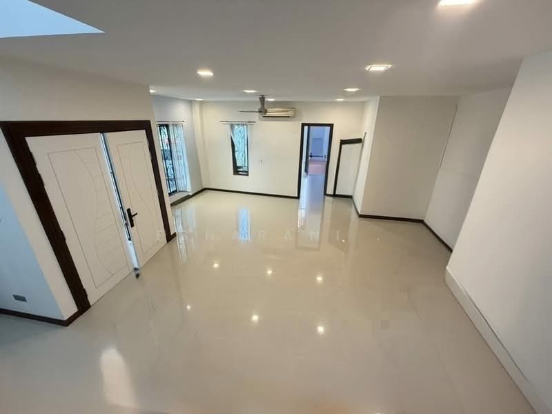 Rumah Berkembar untuk Dijual di Cheras (Kuala Lumpur) - Esharani . - Living Room - PropertyGuru.com.my