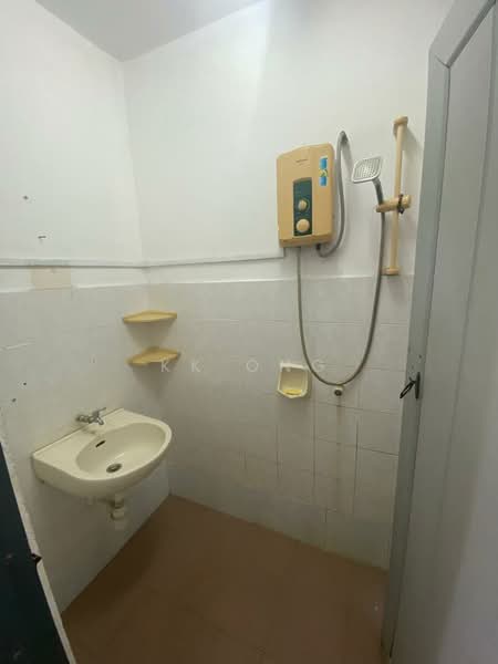 Apartment for Rent at Sri Sentosa AC4 - KK Ong - Bathroom - PropertyGuru.com.my