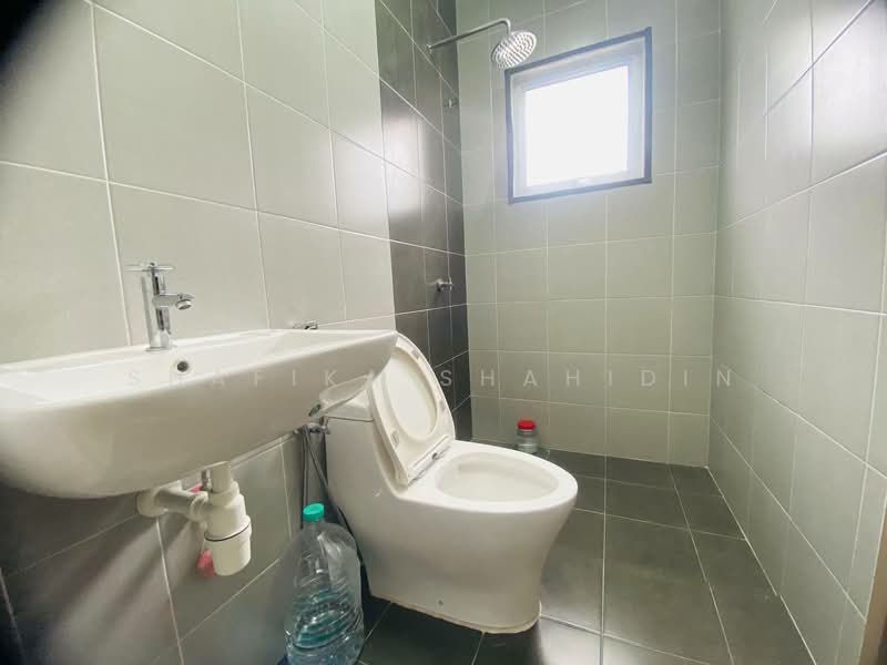 Semi-Detached House for Sale in Alam Budiman (Shah Alam) - Shafika Shahidin - Bathroom - PropertyGuru.com.my