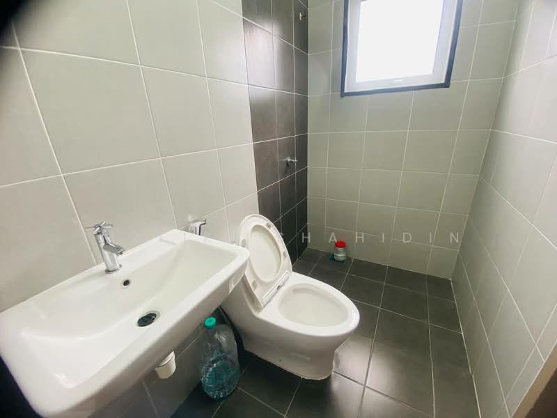 Semi-Detached House for Sale in Alam Budiman (Shah Alam) - Shafika Shahidin - Bathroom - PropertyGuru.com.my