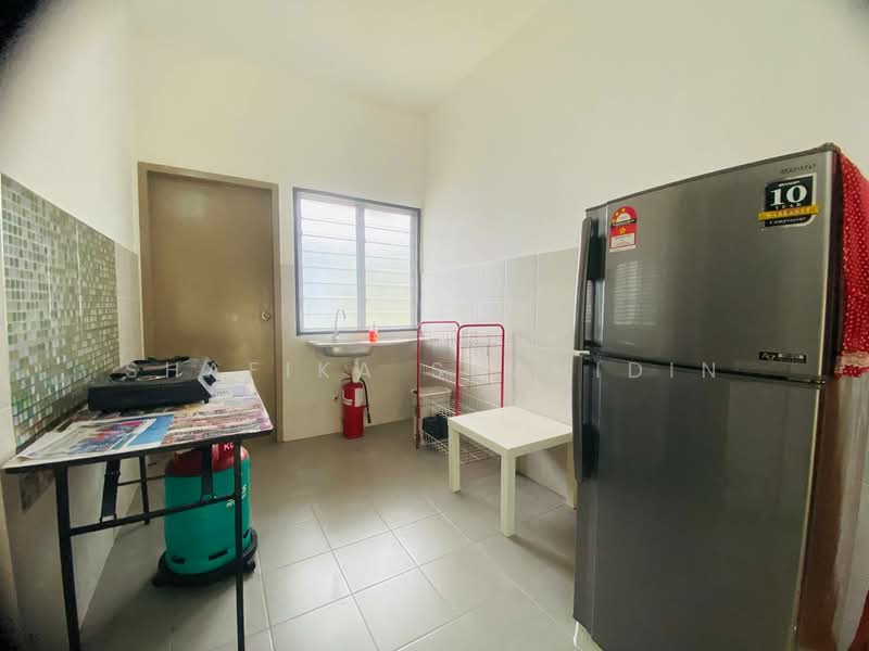 Semi-Detached House for Sale in Alam Budiman (Shah Alam) - Shafika Shahidin - Kitchen - PropertyGuru.com.my