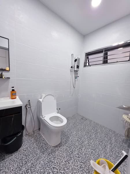 Rumah Teres 2 Tingkat untuk Dijual di Taman Maju (Batu Pahat) - Lim Qiao Yi - Bathroom - PropertyGuru.com.my