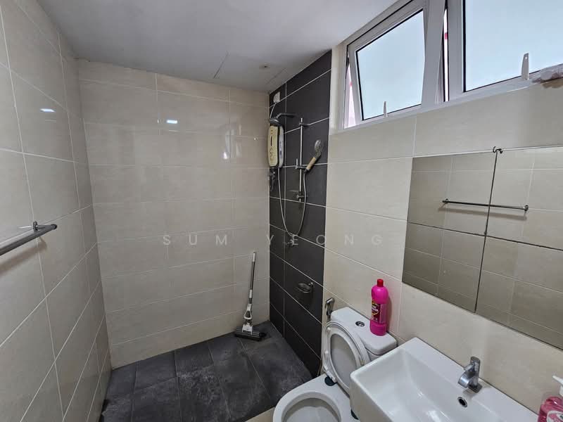 Servis Apartment untuk Disewa di De Centrum Residences - Sum Yeong - Bathroom - PropertyGuru.com.my