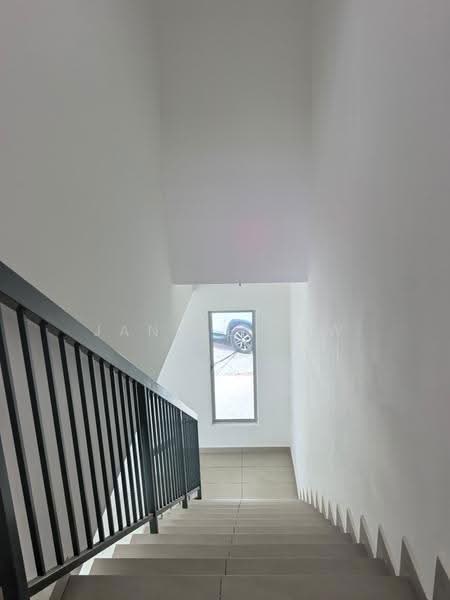 Rumah Teres 2-Tingkat untuk Dijual di Kapar (Selangor) - Janice Low - Corridor - PropertyGuru.com.my