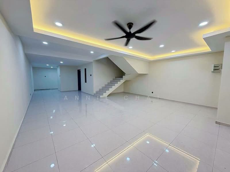 2-storey Terraced House for Sale in Taman Skudai Baru (Skudai) - Annie Chai - Living Room - PropertyGuru.com.my