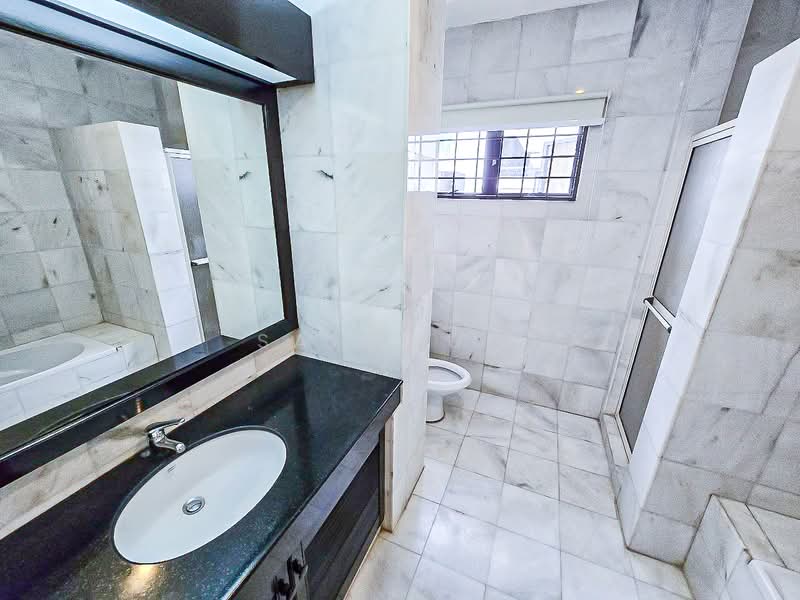Kondominium untuk Disewa di Wickham Residence - Sandhu . - Bathroom - PropertyGuru.com.my