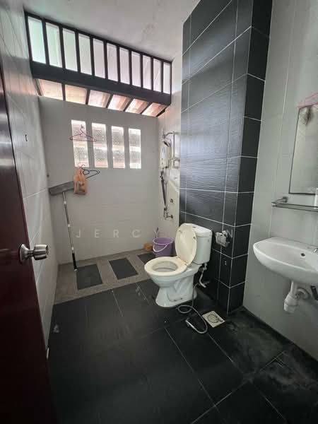 Cluster House for Sale in Taman Sutera Utama (Skudai) - Jercy Ten - Bathroom - PropertyGuru.com.my