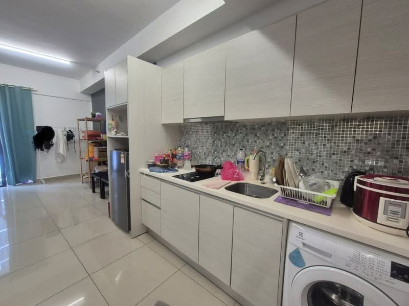 Service Residence for Sale at i-SOHO @ i-City - Keyn Aziz - Kitchen - PropertyGuru.com.my