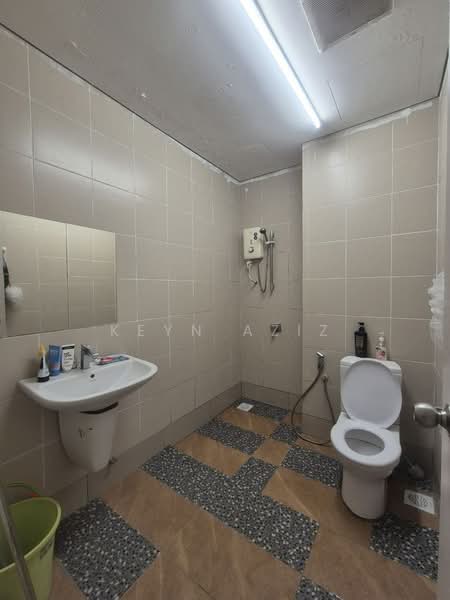 Service Residence for Sale at i-SOHO @ i-City - Keyn Aziz - Bathroom - PropertyGuru.com.my