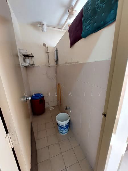 Rumah Flat untuk Disewa di Pudu Impian 1 - Cecilia Tey - Bathroom - PropertyGuru.com.my