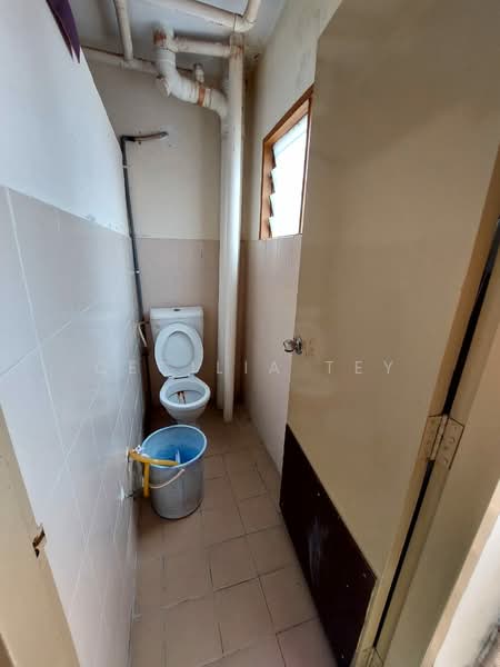 Rumah Flat untuk Disewa di Pudu Impian 1 - Cecilia Tey - Bathroom - PropertyGuru.com.my