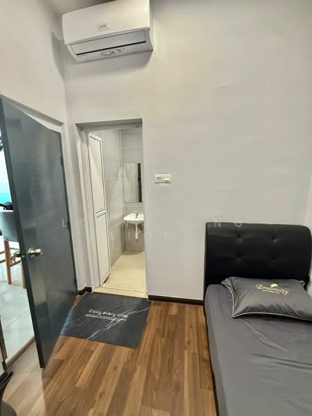 Service Residence for Rent at D'carlton (Residensi Seri Mega) - Loong Hing Liong - Bedroom - PropertyGuru.com.my