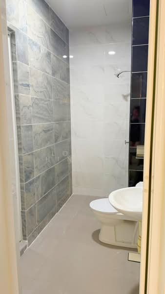 Service Residence for Rent at D'carlton (Residensi Seri Mega) - Loong Hing Liong - Bathroom - PropertyGuru.com.my