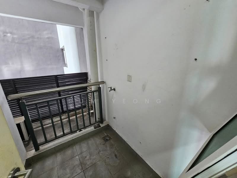 Servis Apartment untuk Disewa di De Centrum Residences - Sum Yeong - Balcony - PropertyGuru.com.my