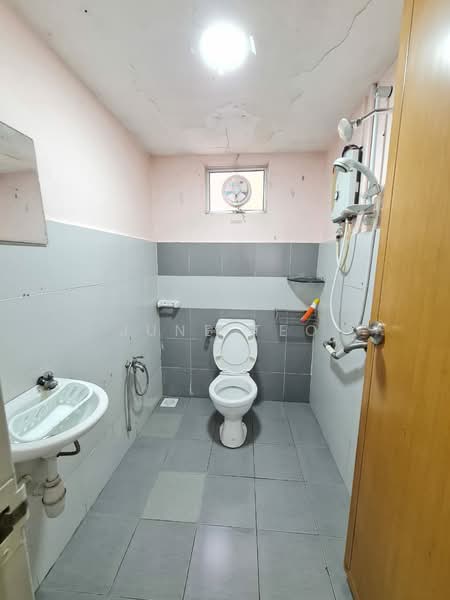 Flat for Rent at Taman Mutiara Mas - June Teo - Bathroom - PropertyGuru.com.my