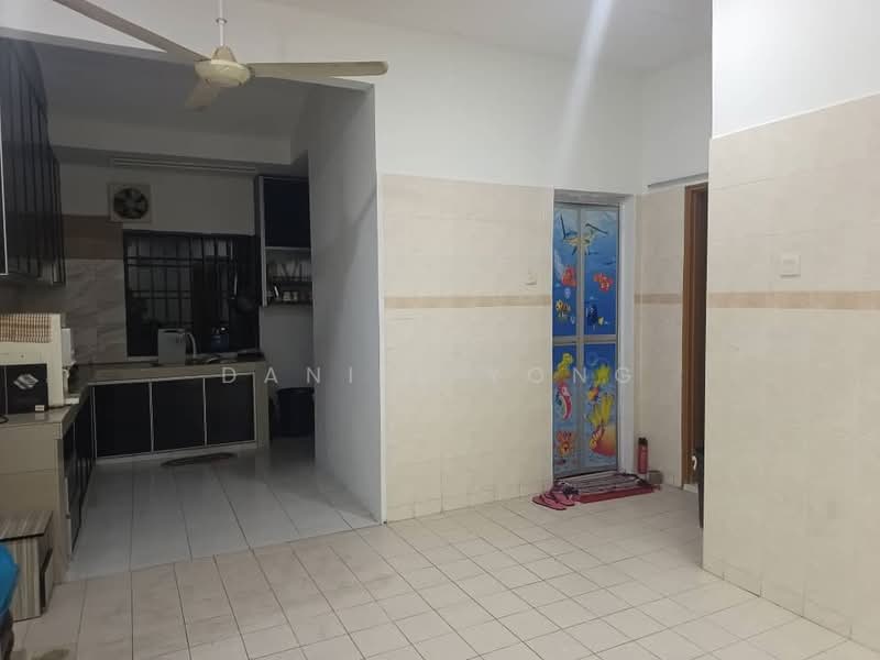 Rumah Teres 1 Tingkat untuk Dijual di Bandar Putra (Kulai) - Daniel Yong - Kitchen - PropertyGuru.com.my
