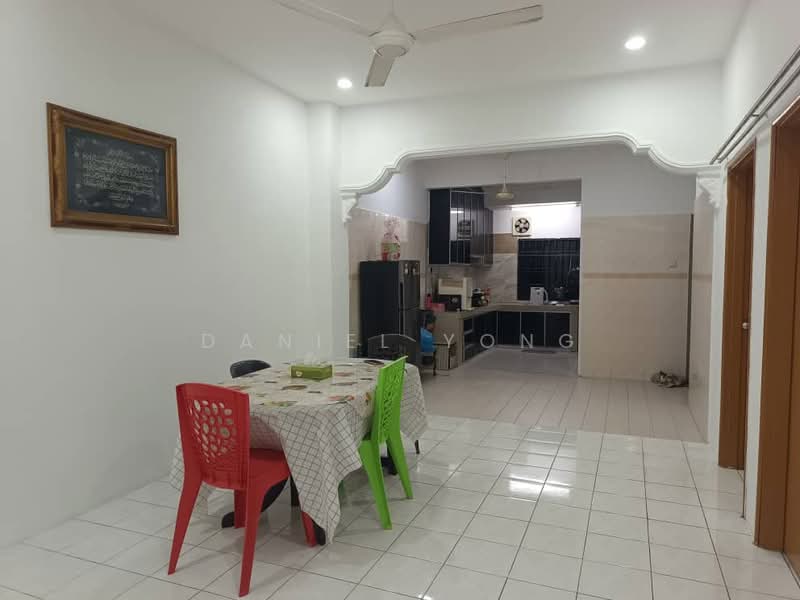 Rumah Teres 1 Tingkat untuk Dijual di Bandar Putra (Kulai) - Daniel Yong - Dining Room - PropertyGuru.com.my