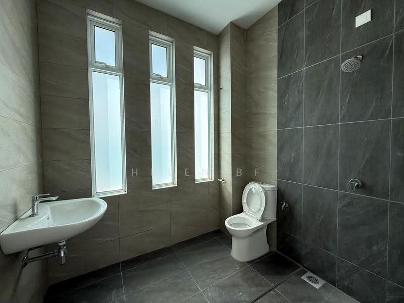 Rumah Berkembar untuk Dijual di Taman Klebang Utama (Klebang) - Helen BF - Bathroom - PropertyGuru.com.my