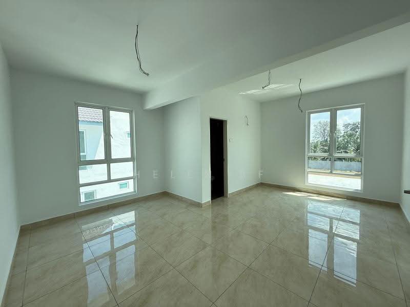 Rumah Berkembar untuk Dijual di Taman Klebang Utama (Klebang) - Helen BF - Living Room - PropertyGuru.com.my