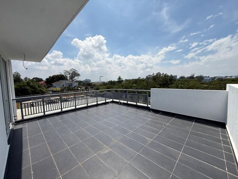 Rumah Berkembar untuk Dijual di Taman Klebang Utama (Klebang) - Helen BF - Balcony - PropertyGuru.com.my