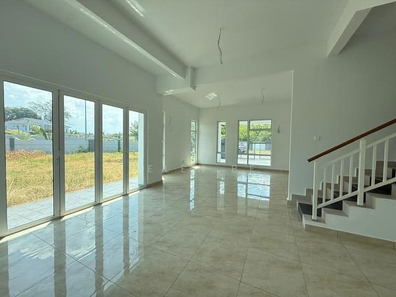 Rumah Berkembar untuk Dijual di Taman Klebang Utama (Klebang) - Helen BF - Living Room - PropertyGuru.com.my