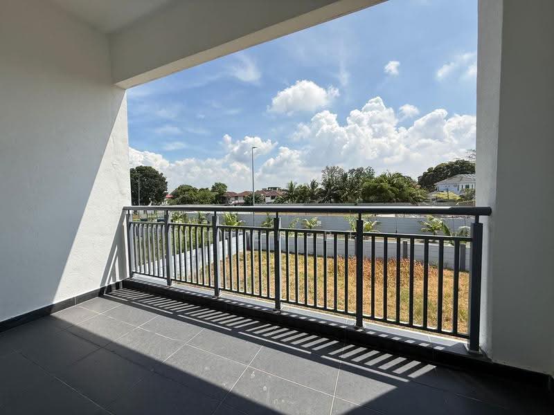 Rumah Berkembar untuk Dijual di Taman Klebang Utama (Klebang) - Helen BF - Balcony - PropertyGuru.com.my