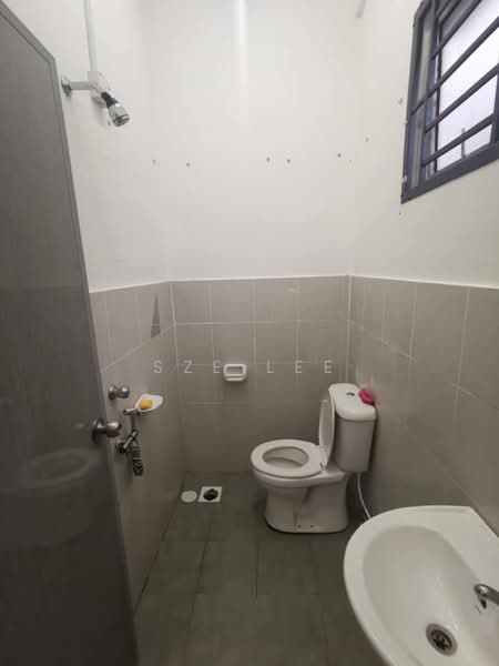 Rumah Teres 2 Tingkat untuk Dijual di Taman Scientex Utama (Senai) - Sze Lee - Bathroom - PropertyGuru.com.my