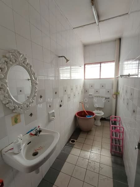 3-storey Terraced House for Sale in Kepong (Kuala Lumpur) - Emma Wong Mui Ling - Bathroom - PropertyGuru.com.my