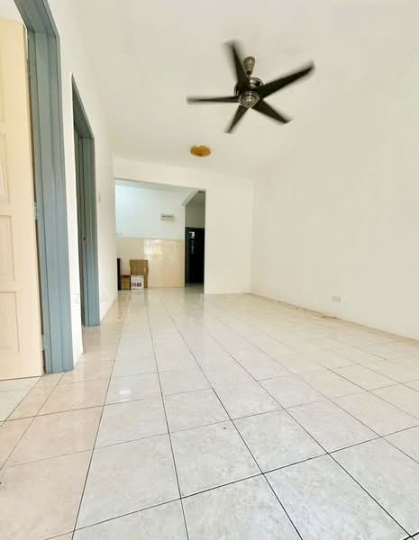 Pangsapuri untuk Disewa di Bayu Villa - Zackinn Hoi - Living Room - PropertyGuru.com.my