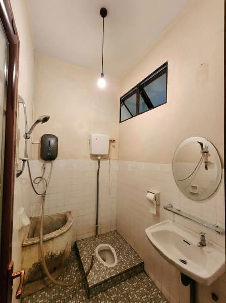 Semi-Detached House for Sale in Taman Hillview (Ipoh) - YY Cheah - Bathroom - PropertyGuru.com.my