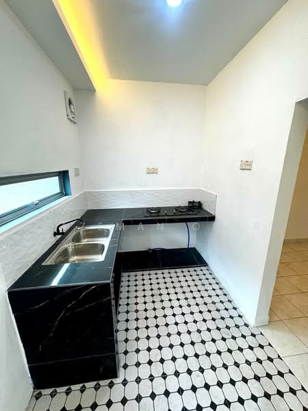2-storey Terraced House for Sale in Seri Kembangan (Selangor) - Hazeman Omar - Kitchen - PropertyGuru.com.my