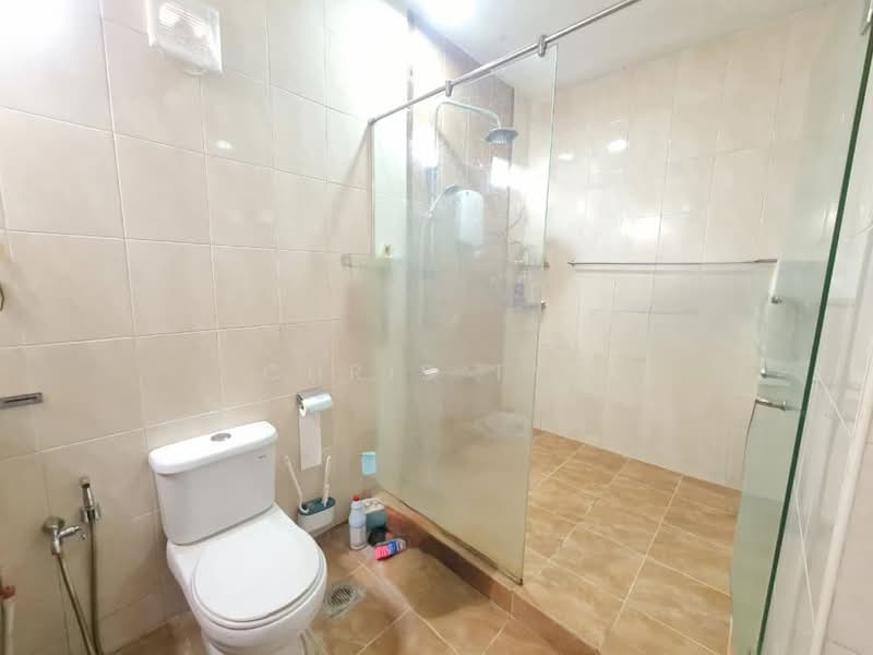 2-storey Terraced House for Sale in Seri Kembangan (Selangor) - Chris Tye - Bathroom - PropertyGuru.com.my