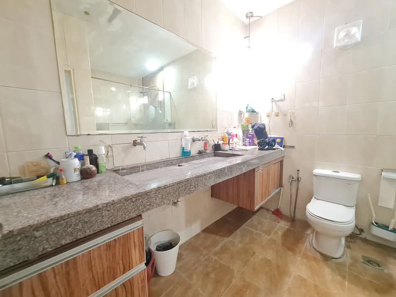 2-storey Terraced House for Sale in Seri Kembangan (Selangor) - Chris Tye - Bathroom - PropertyGuru.com.my