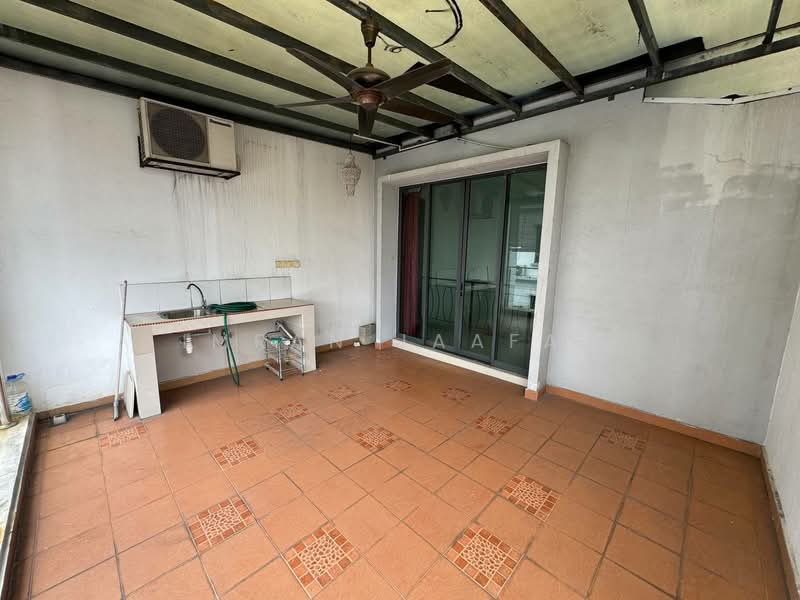 Rumah Berkembar untuk Dijual di Seksyen 27 (Shah Alam) - Imran Jaafar - Balcony - PropertyGuru.com.my