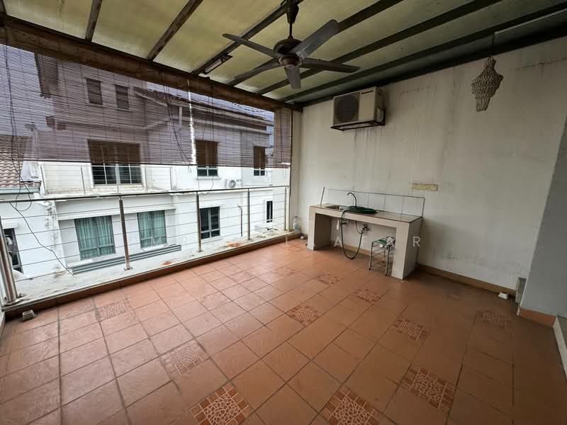 Rumah Berkembar untuk Dijual di Seksyen 27 (Shah Alam) - Imran Jaafar - Balcony - PropertyGuru.com.my