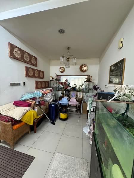 Rumah Berkembar untuk Dijual di Seksyen 27 (Shah Alam) - Imran Jaafar - Living Room - PropertyGuru.com.my