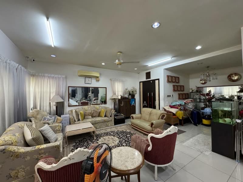 Rumah Berkembar untuk Dijual di Seksyen 27 (Shah Alam) - Imran Jaafar - Living Room - PropertyGuru.com.my