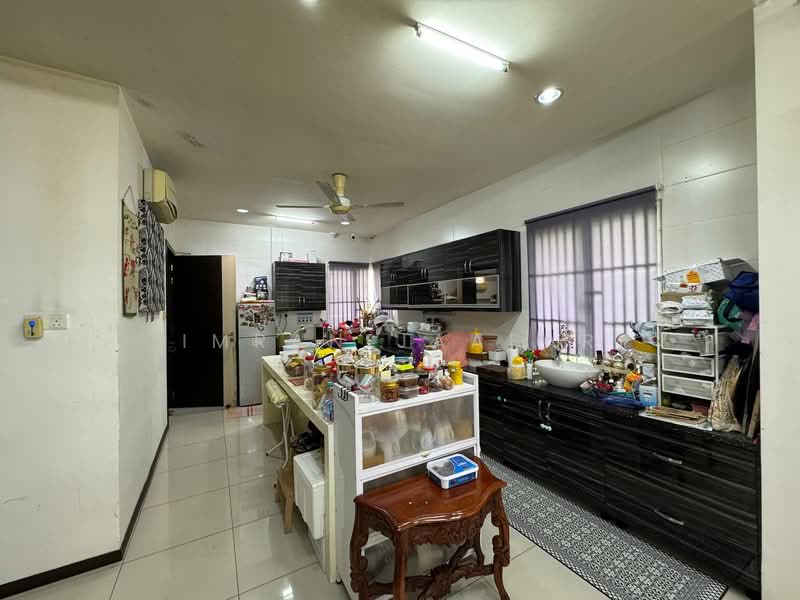 Rumah Berkembar untuk Dijual di Seksyen 27 (Shah Alam) - Imran Jaafar - Kitchen - PropertyGuru.com.my