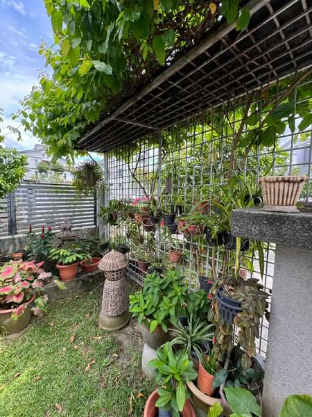 Rumah Berkembar untuk Dijual di Seksyen 27 (Shah Alam) - Imran Jaafar - Garden - PropertyGuru.com.my