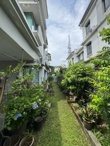 Rumah Berkembar untuk Dijual di Seksyen 27 (Shah Alam) - Imran Jaafar - Exterior - PropertyGuru.com.my