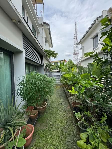 Rumah Berkembar untuk Dijual di Seksyen 27 (Shah Alam) - Imran Jaafar - Exterior - PropertyGuru.com.my