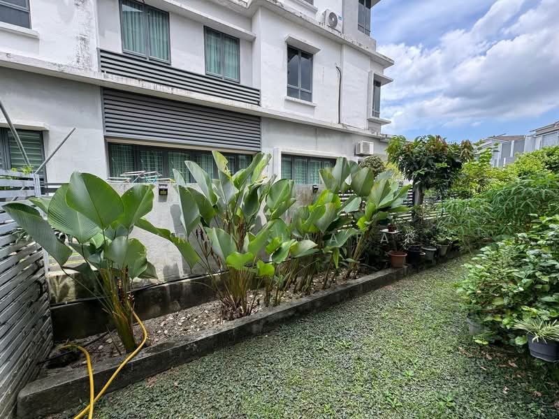 Rumah Berkembar untuk Dijual di Seksyen 27 (Shah Alam) - Imran Jaafar - Exterior - PropertyGuru.com.my