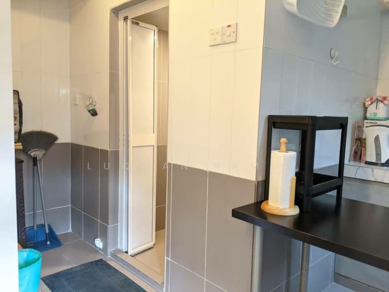 Flat for Sale at Flat Pkns Au3 - Luqman Ramli - Kitchen - PropertyGuru.com.my