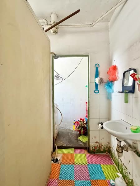 Apartment for Sale at Desa Mentari Apartment - Farhan Rafael - Bathroom - PropertyGuru.com.my