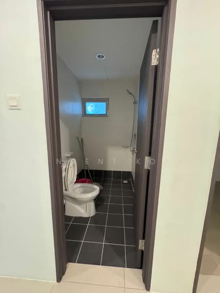Condominium for Sale at 10 Island Resort - Vincent Koay - Bathroom - PropertyGuru.com.my