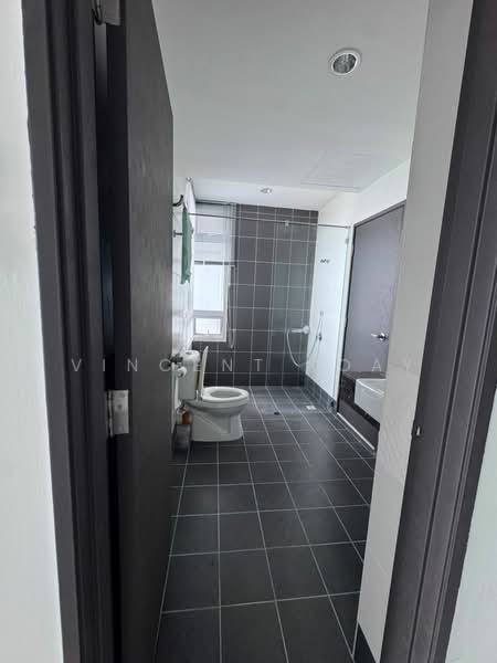 Condominium for Sale at 10 Island Resort - Vincent Koay - Bathroom - PropertyGuru.com.my