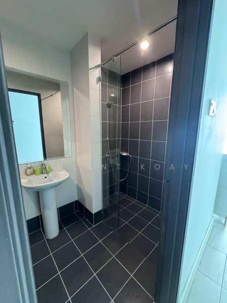 Condominium for Sale at 10 Island Resort - Vincent Koay - Bathroom - PropertyGuru.com.my
